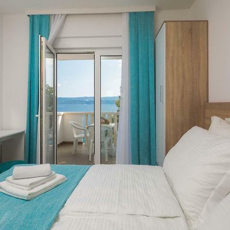 Villa Charlotte Omis Bagian luar foto
