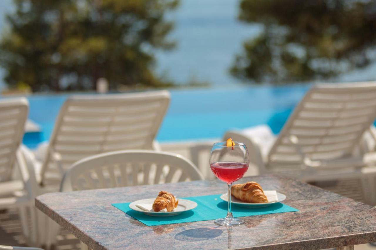 Villa Charlotte Omis Bagian luar foto