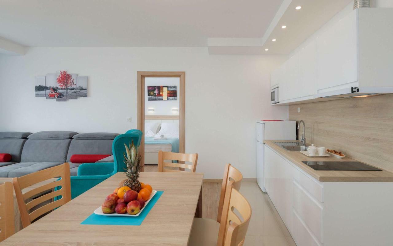 Villa Charlotte Omis Bagian luar foto