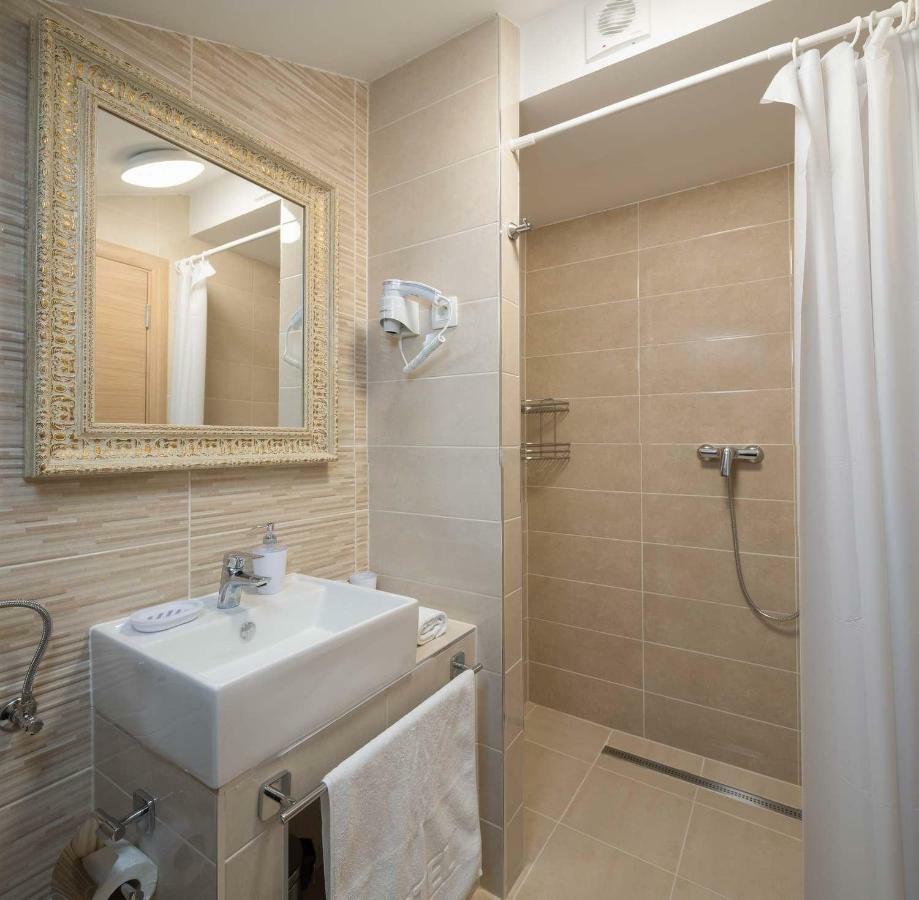 Villa Charlotte Omis Bagian luar foto