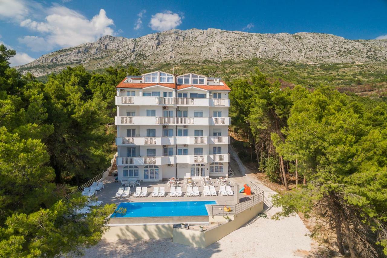 Villa Charlotte Omis Bagian luar foto