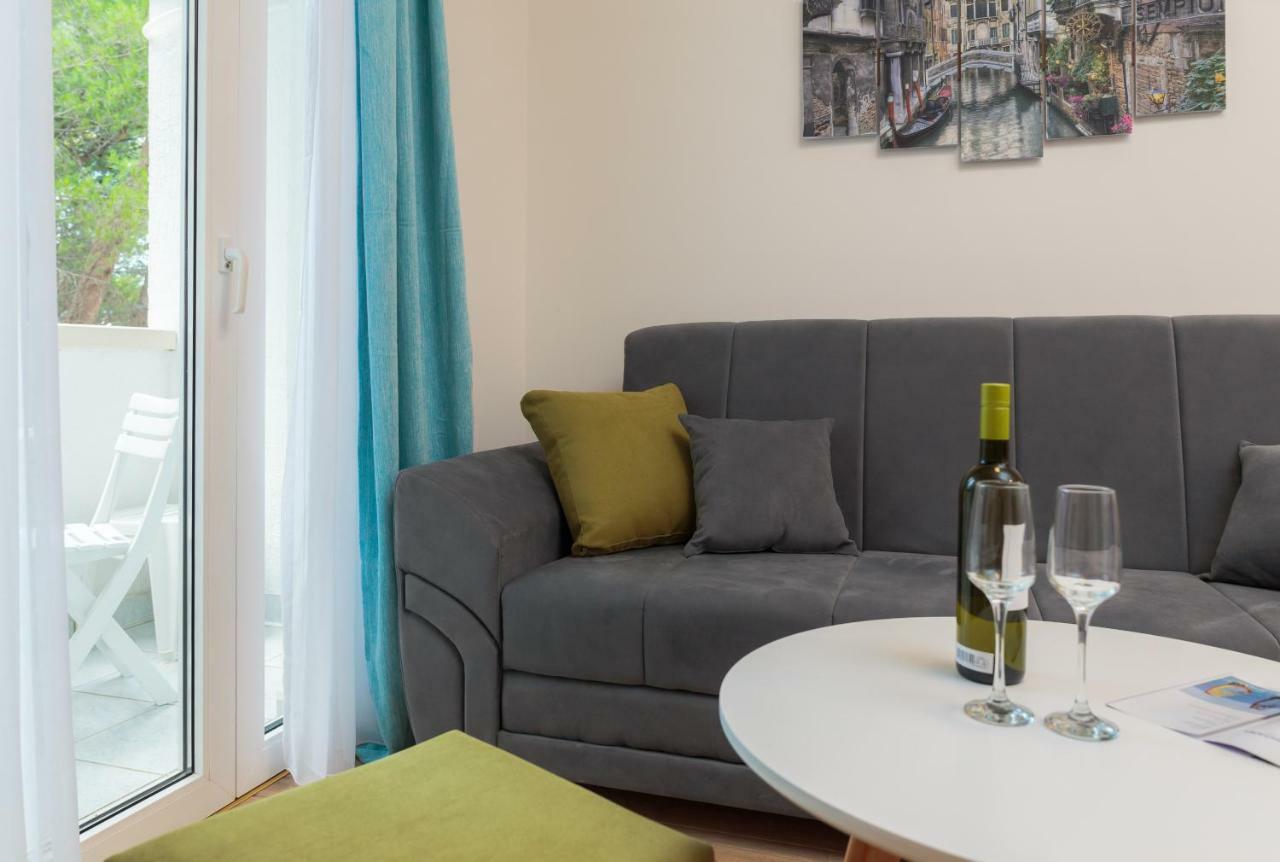Villa Charlotte Omis Bagian luar foto