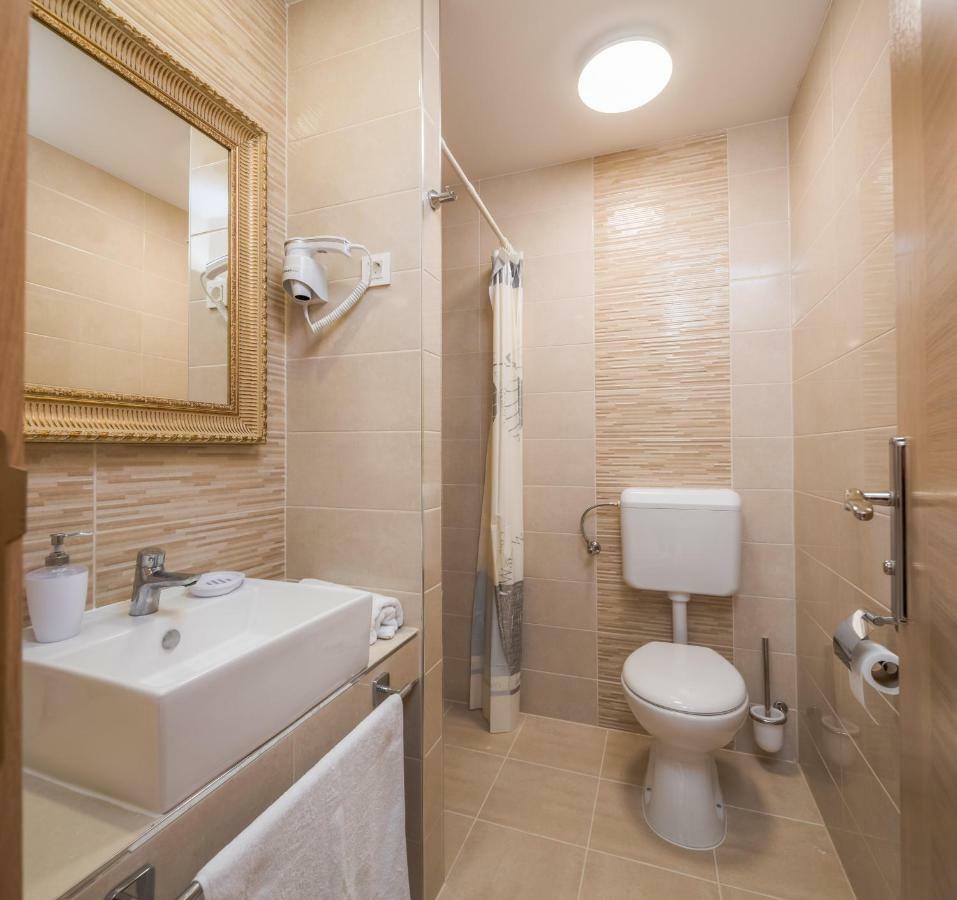 Villa Charlotte Omis Bagian luar foto